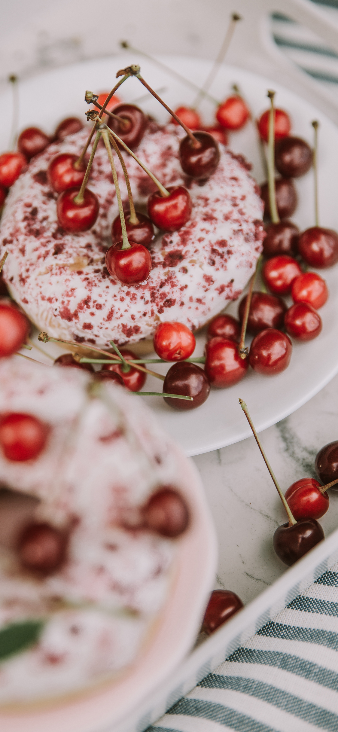 点心 甜甜圈 樱桃 甜品 苹果手机高清壁纸 1125x2436_爱思助手