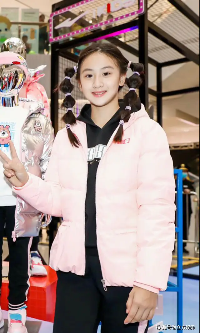 原创森碟才是发育过猛初恋脸消失不见如今12岁胖成女版田亮