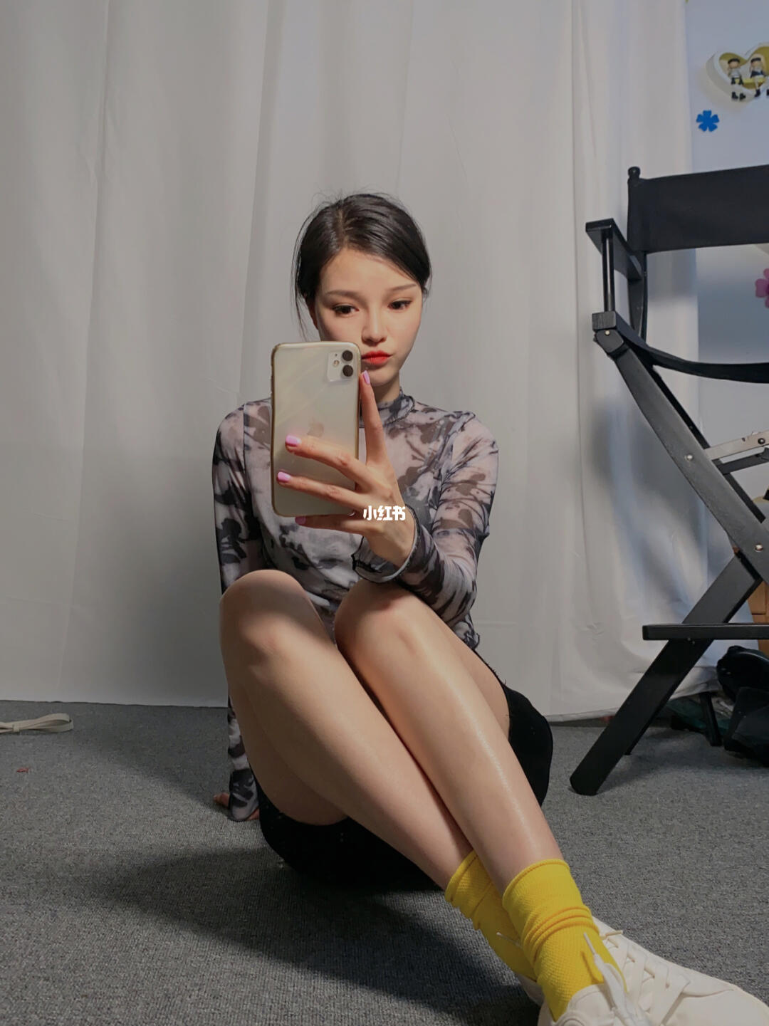 怎么坐着拍照显腿长