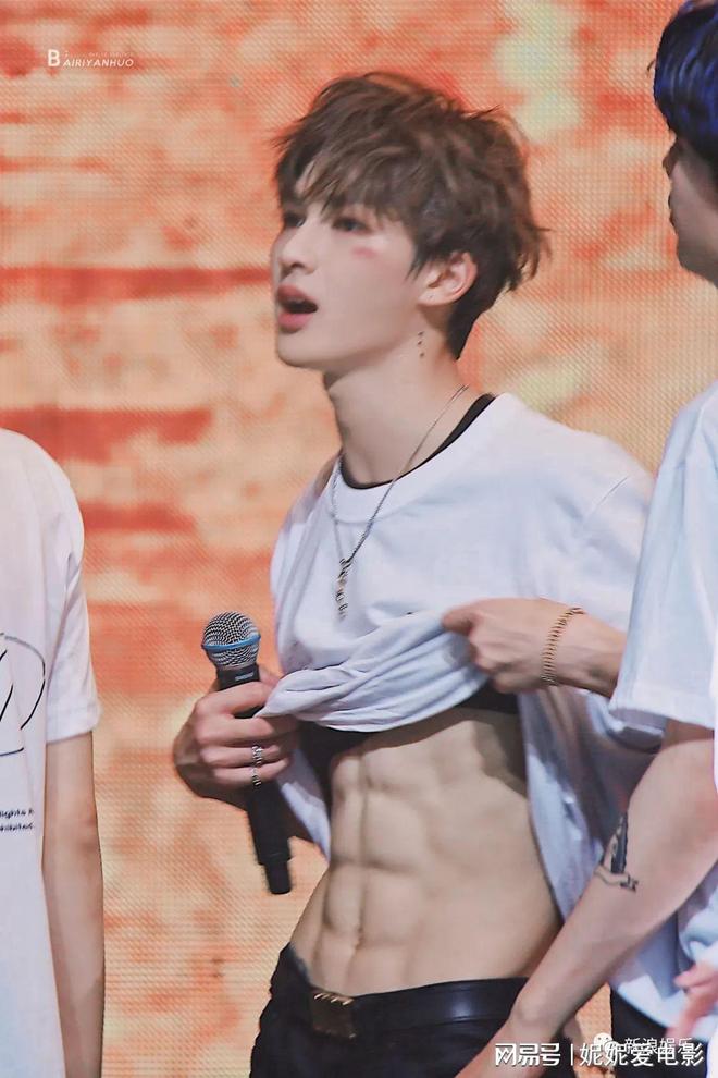 腹肌|张艺兴|吴磊|王嘉尔_网易订阅