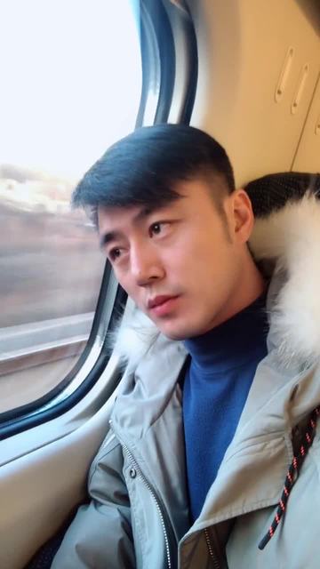 高端朋友圈素材包装男套图照片同一个人 朋友圈日常旅游自拍素材#真实