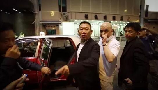 张子强手下有个好色之徒,养12个情人,被捕后3个情人出巨资救他