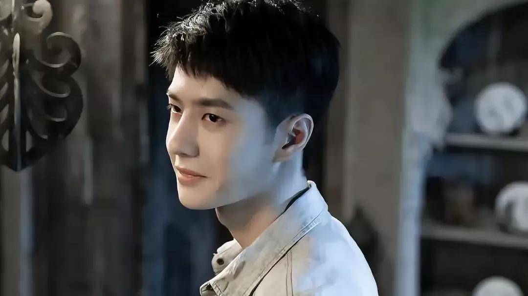 《冰雨火》公开王一博的短发造型后,与陈晓和王劲松形成鲜明对比_人物