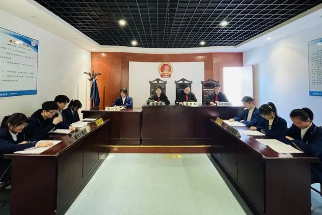 江苏省海安实验中学模拟法庭现在开庭