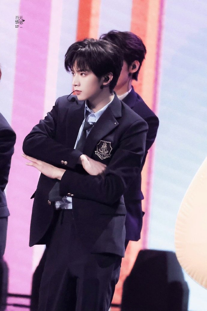 刘耀文微博之夜后台直拍#刘耀文微博之夜内场饭拍9615帅气拉满