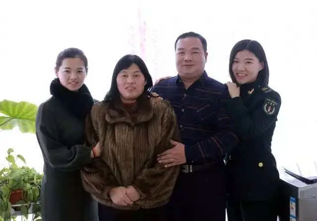 女兵齐晒全家福这些暖心话平时可难得一听