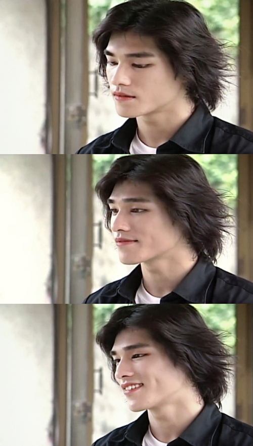 蓝正龙真的就是属于那种又痞又帅.