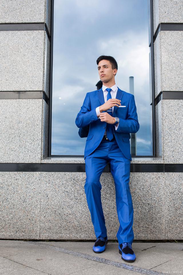 精英男士穿搭,得体的装束能提高自身的自信和气质