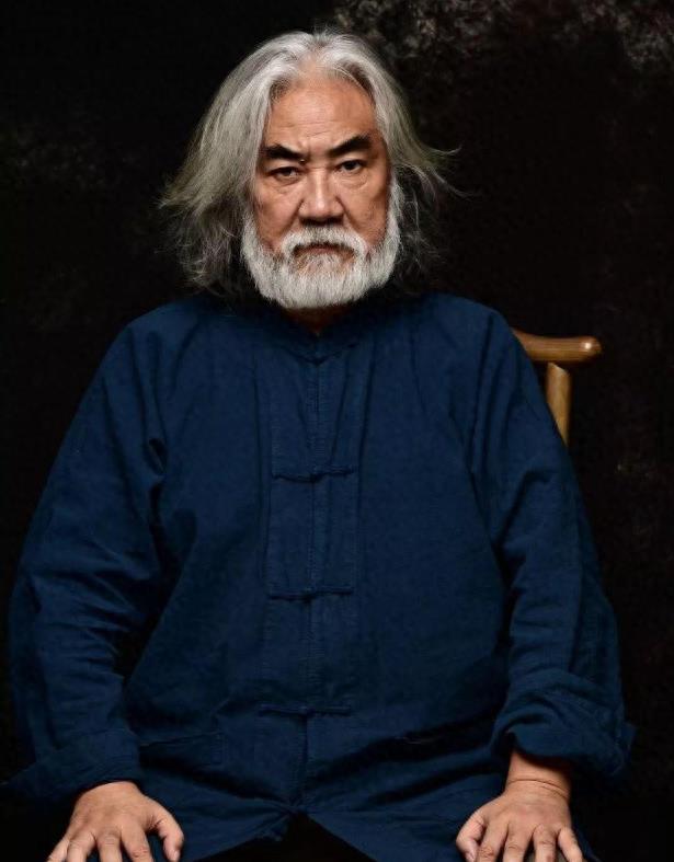 72岁导演张纪中:尽管岳母比自己小了11岁,但给她尽孝是应该的