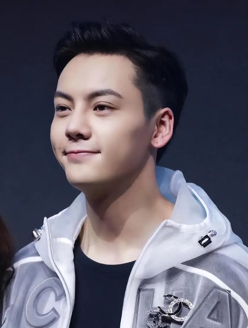 陈伟霆换了新发型,留背头的他突然发现不帅了,颜值下降_时尚_新造型