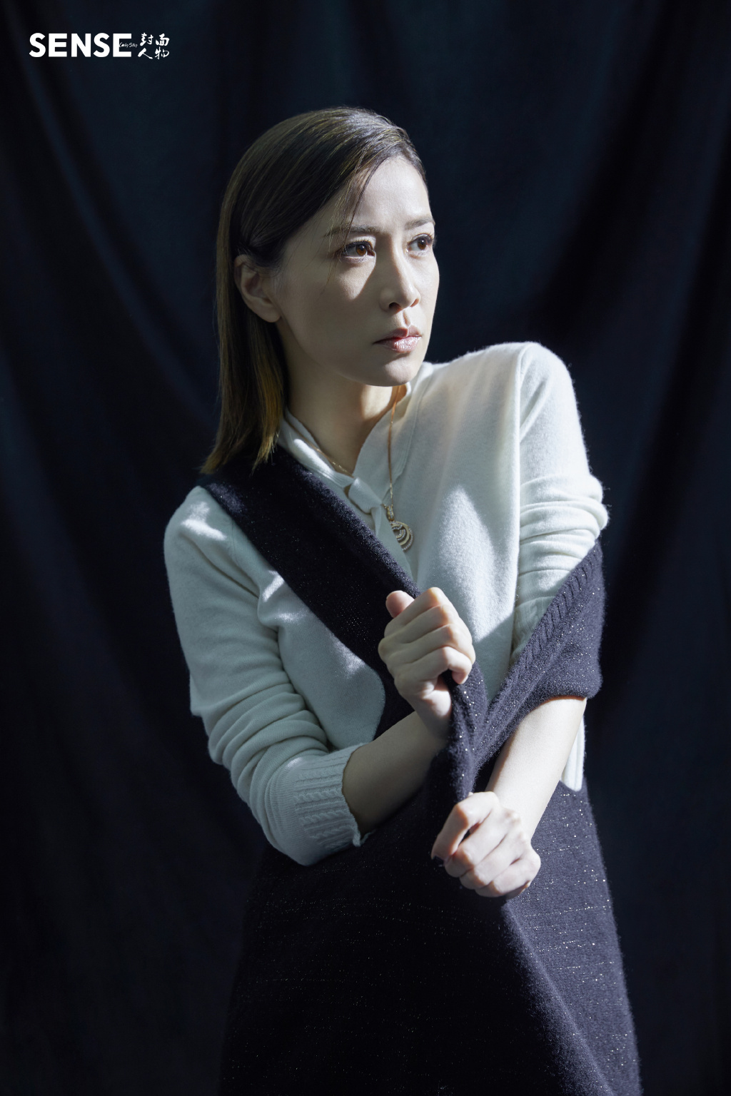 佘诗曼美丽动人杂志封面图片69