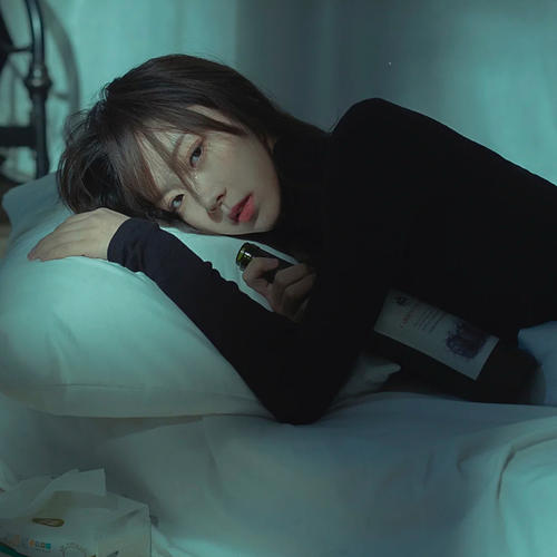 由美头网整理发布,伤感头像频道提供更多与伤心,崩溃,伤感,绝望相关的