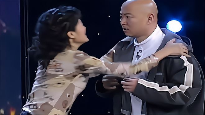 郭冬临小品《新闻人物》片段,搭档女神周涛,笑点太多了-影视综视频