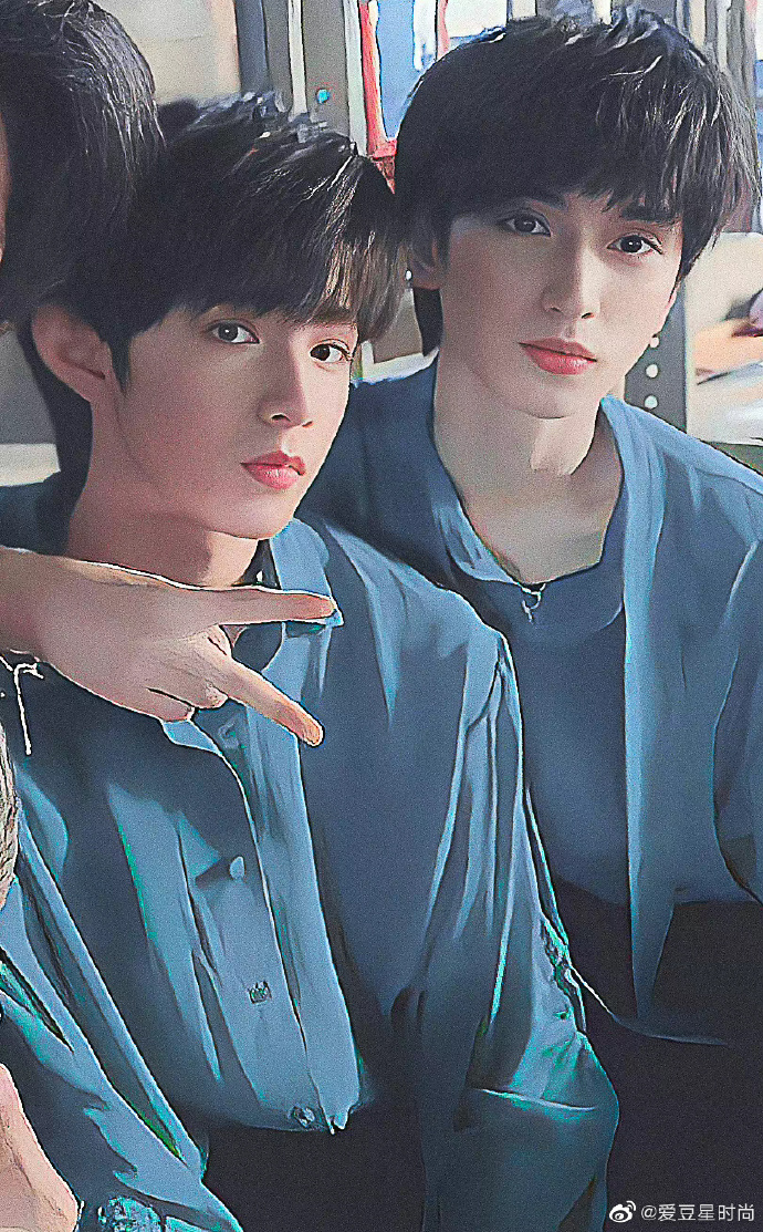 朴老师ins更新刘耀文严浩翔合照