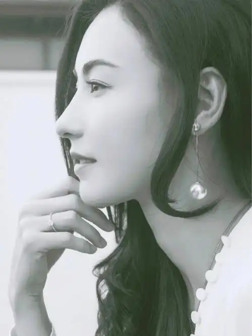 但有人说了混血美成李嘉欣张柏芝混血这样概率太小了,亿里出一.