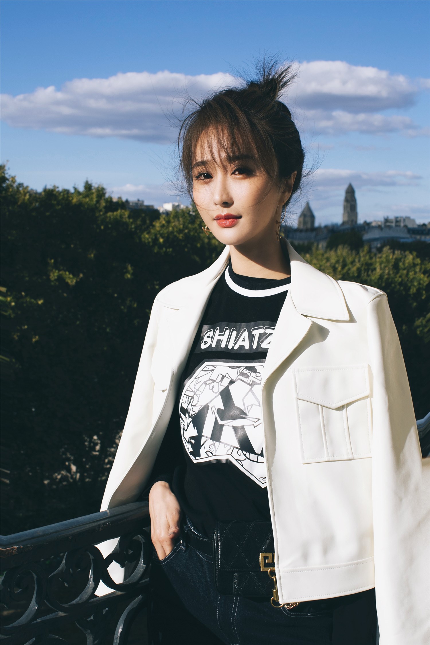 刚离婚就参加好声音爆红,放弃父亲几十亿的公司,甘心当职业歌手_陈冰