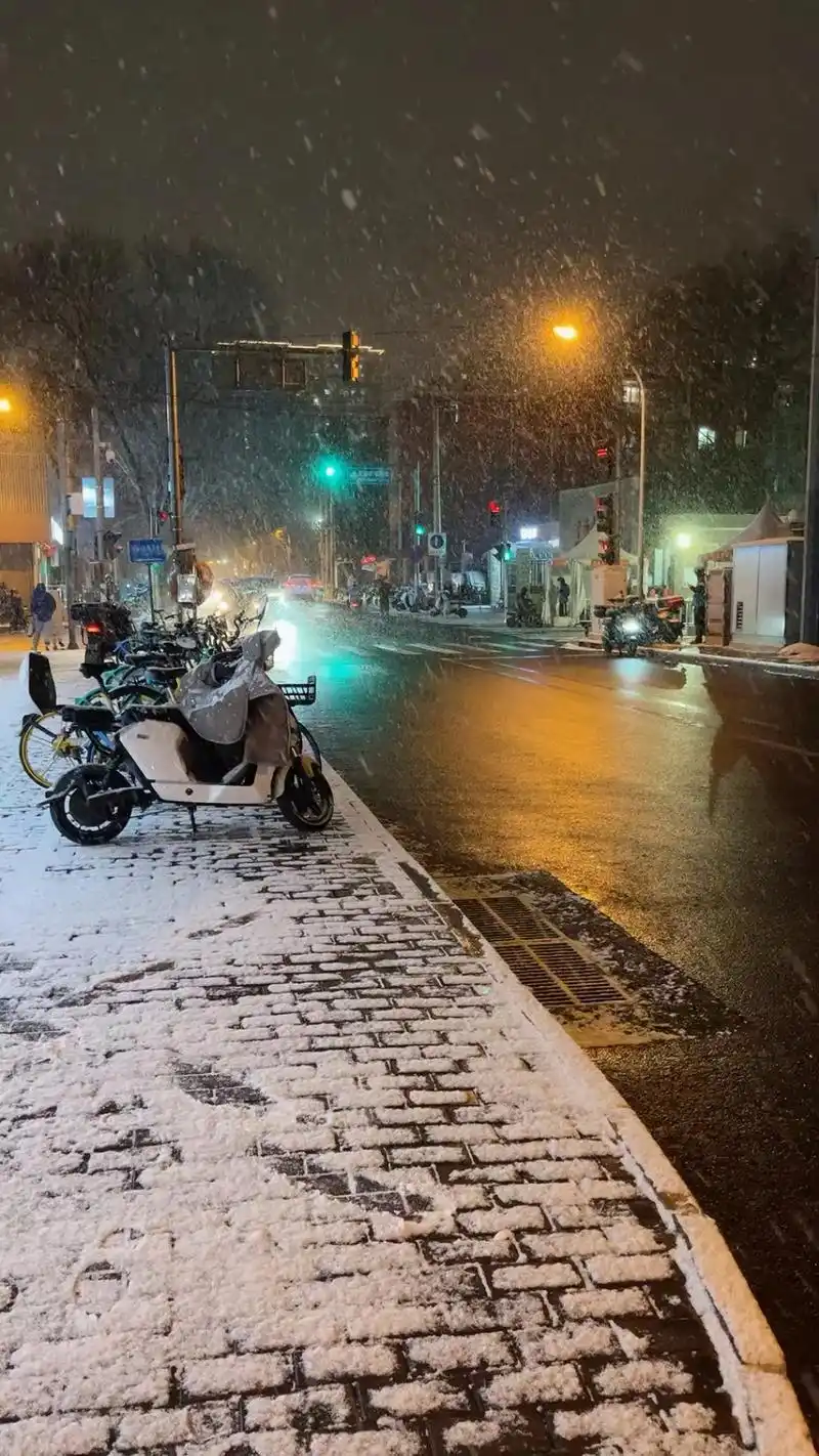 瑞雪兆丰年,喜事连连连#年后的第一场雪 #你的城市下雪了吗 - 抖音