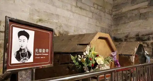 组成的"光绪皇帝死因"调查小组,成功破解了这一历史疑案,为后人揭开了