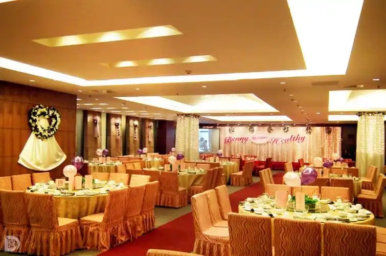 婚礼宴会厅 1f 2580   4680 /桌 桌数:30桌 面积:请到店详谈 形状:长