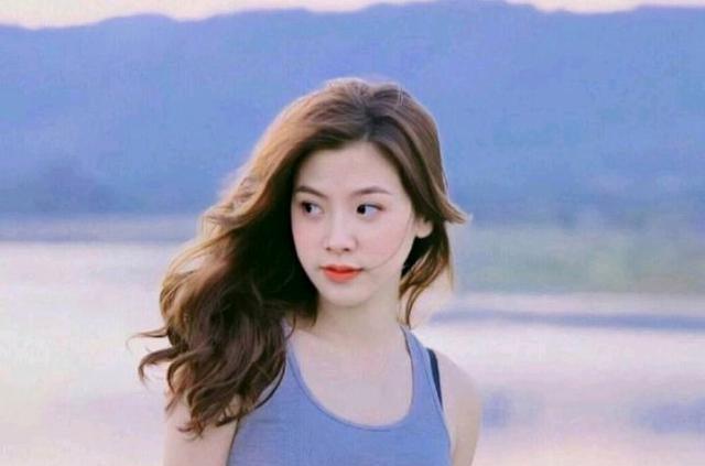 李知恩是韩国流行乐女歌手,影视演员,节目主持人,《浪姐3》《浪姐4》