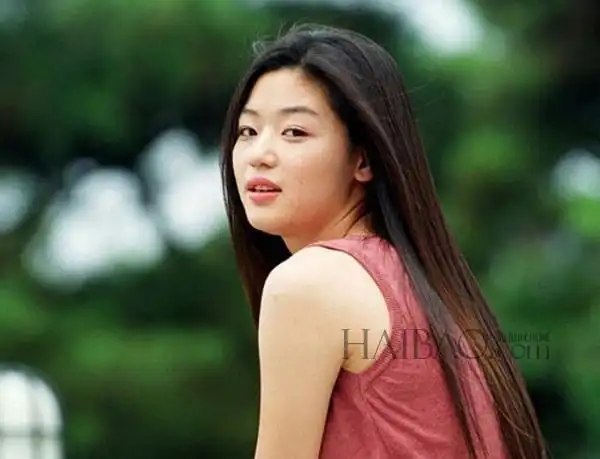 全智贤几十张清纯旧照全回顾:卖萌搞怪耍酷样样都在行