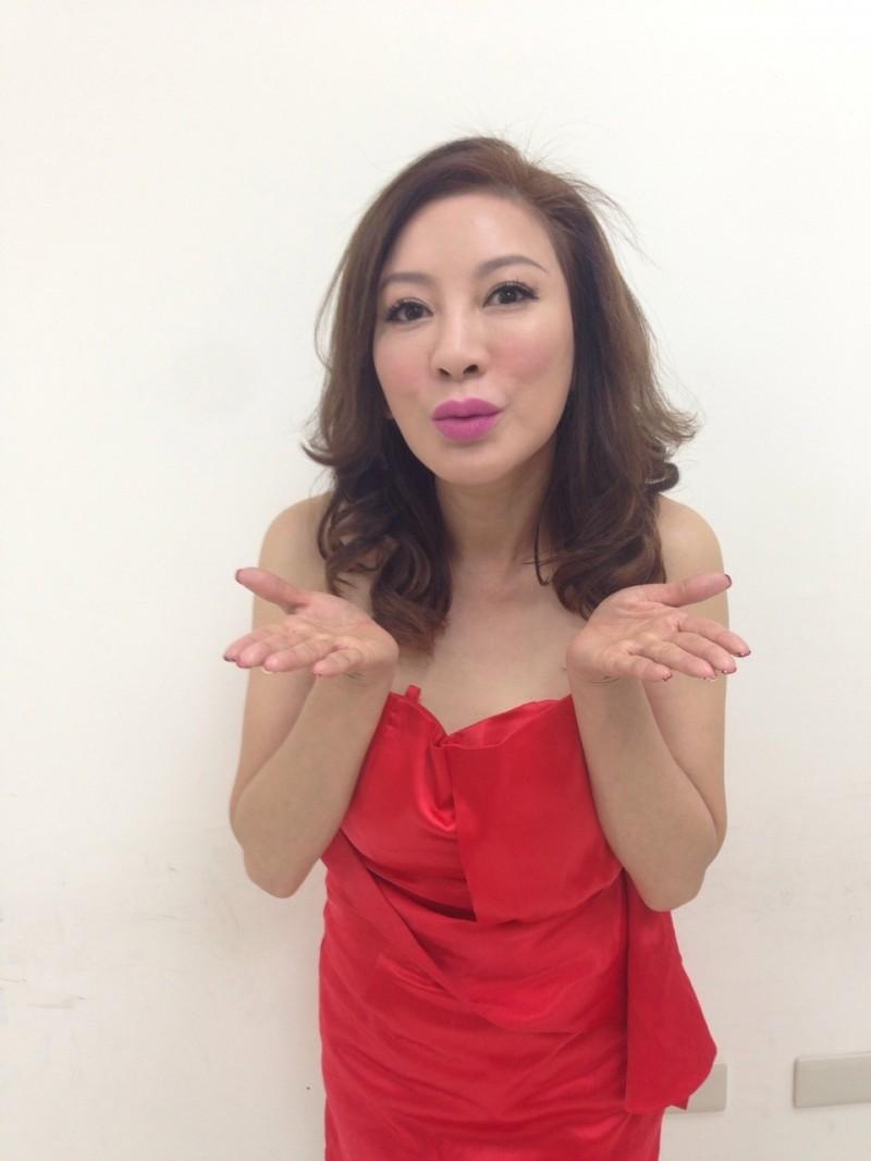 曾自爆「15岁把初夜给了郑进一」,52岁杨绣惠再爆被「圈内人追求」!