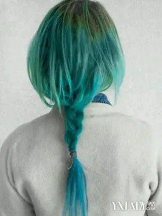 闷青色渐变头发图片灵气动人闷青色头发发色怎么染