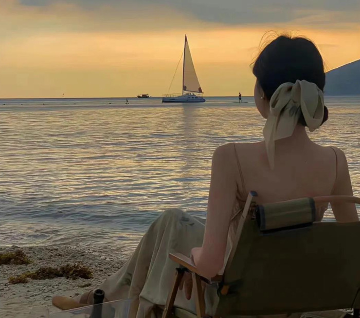 推荐女生背影头像【夏季长发女生背影头像图片】