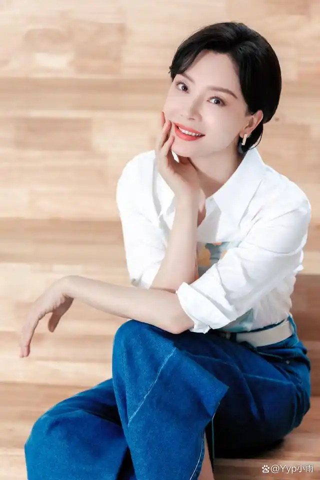 有一些网友表示质疑,他们认为陈数的年龄已经不再适合扮演这个角色.