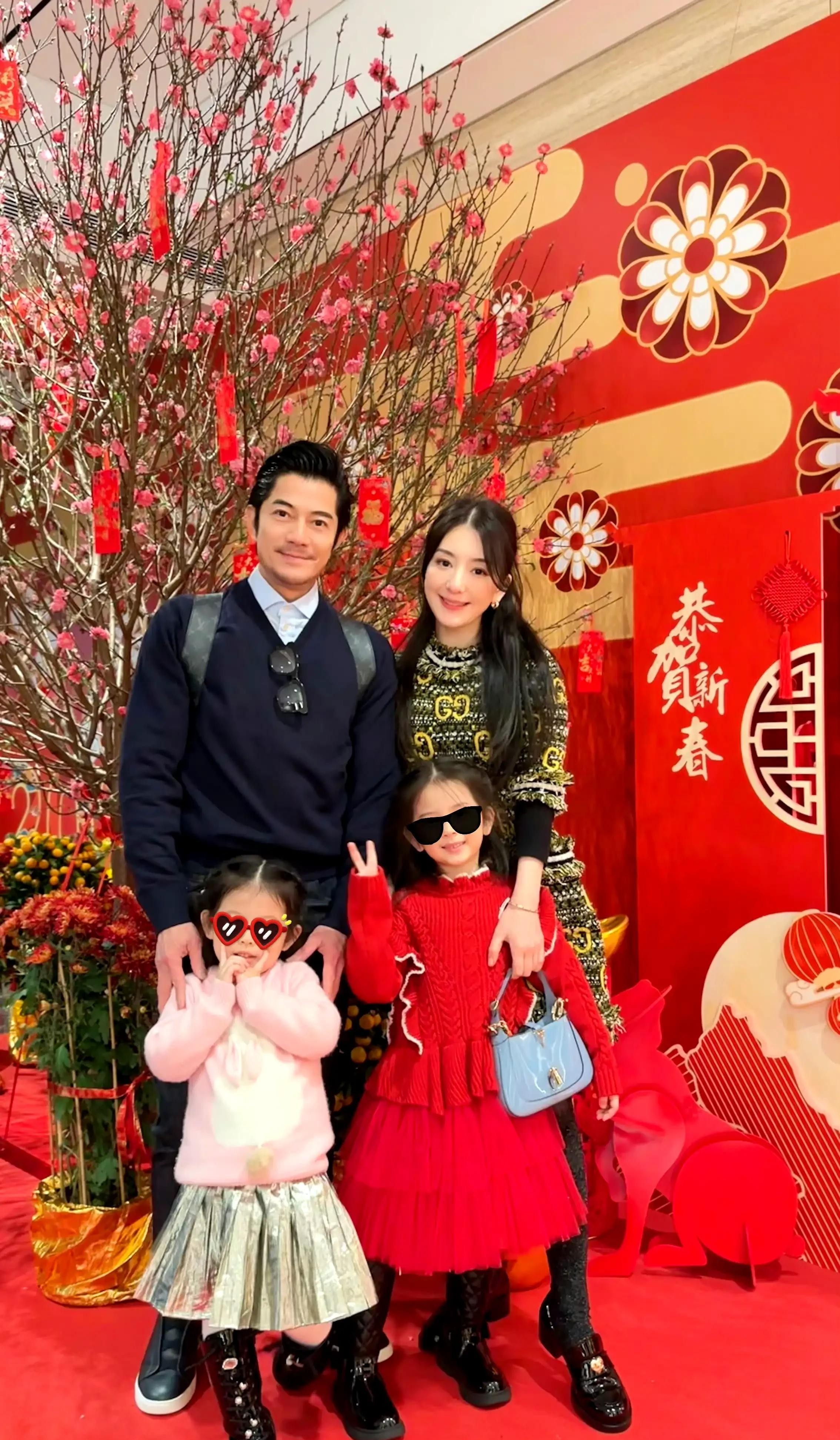 郭富城回港陪妻女过年!小22岁娇妻疑怀三胎,结婚6年已生2个女儿