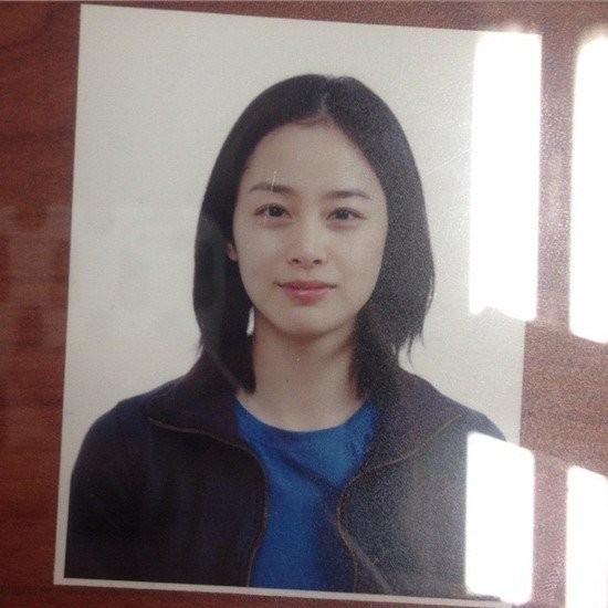 之前,韩国演员孙艺珍的证件照被网友晒到了某知名论坛上,引发热议.