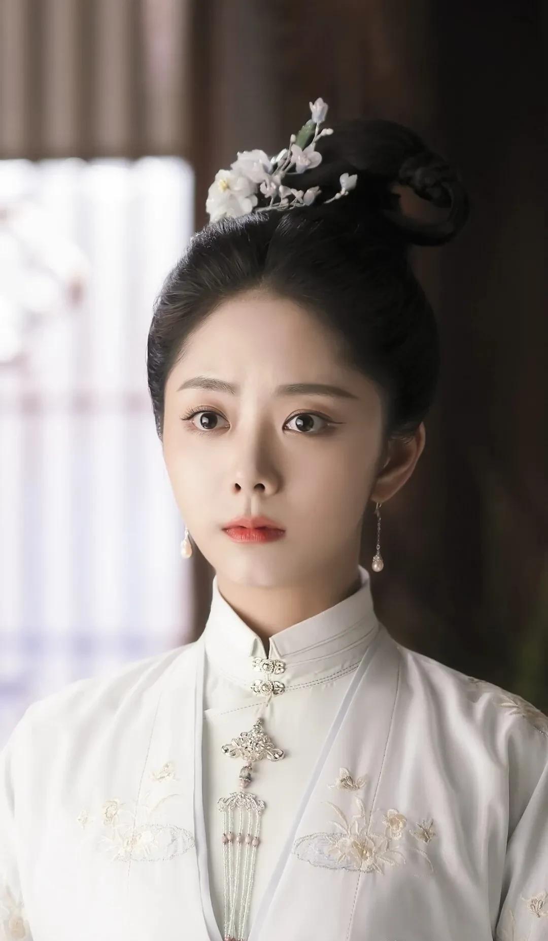 刘萌萌祝绪丹周也张慧雯周洁琼在古装剧中最常见的应该就是白衣造型了