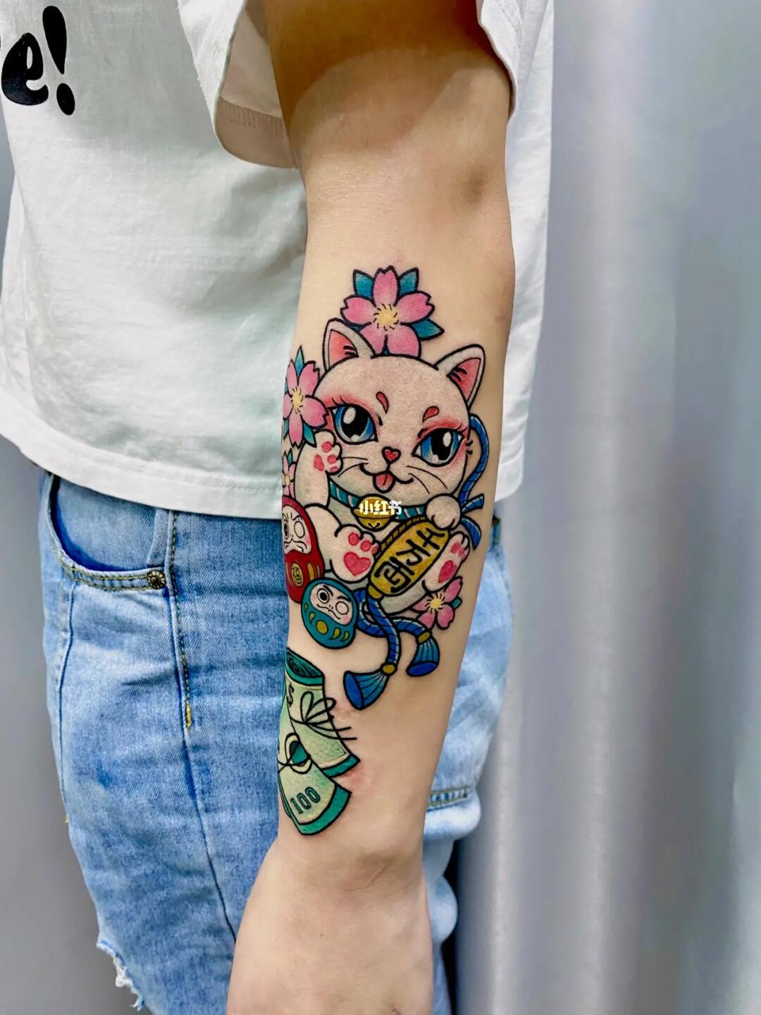 女生纹身之招财猫猫