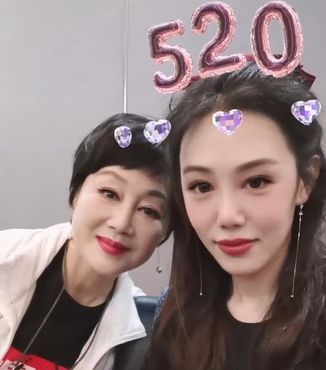 王姬的女儿高丽雯妈妈的心碎因弟弟而起母女俩有份悲壮约定