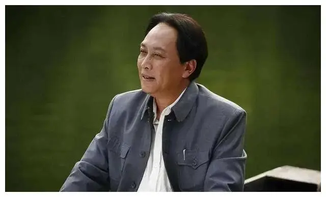 唐国强国内淘金,妻儿国外花,残疾儿子婚恋忧心._生活_责任_挑战