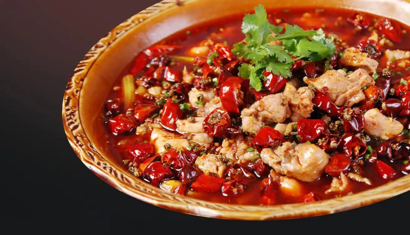 色泽艳丽的莴笋黄焖兔,营养十足,味鲜肉细