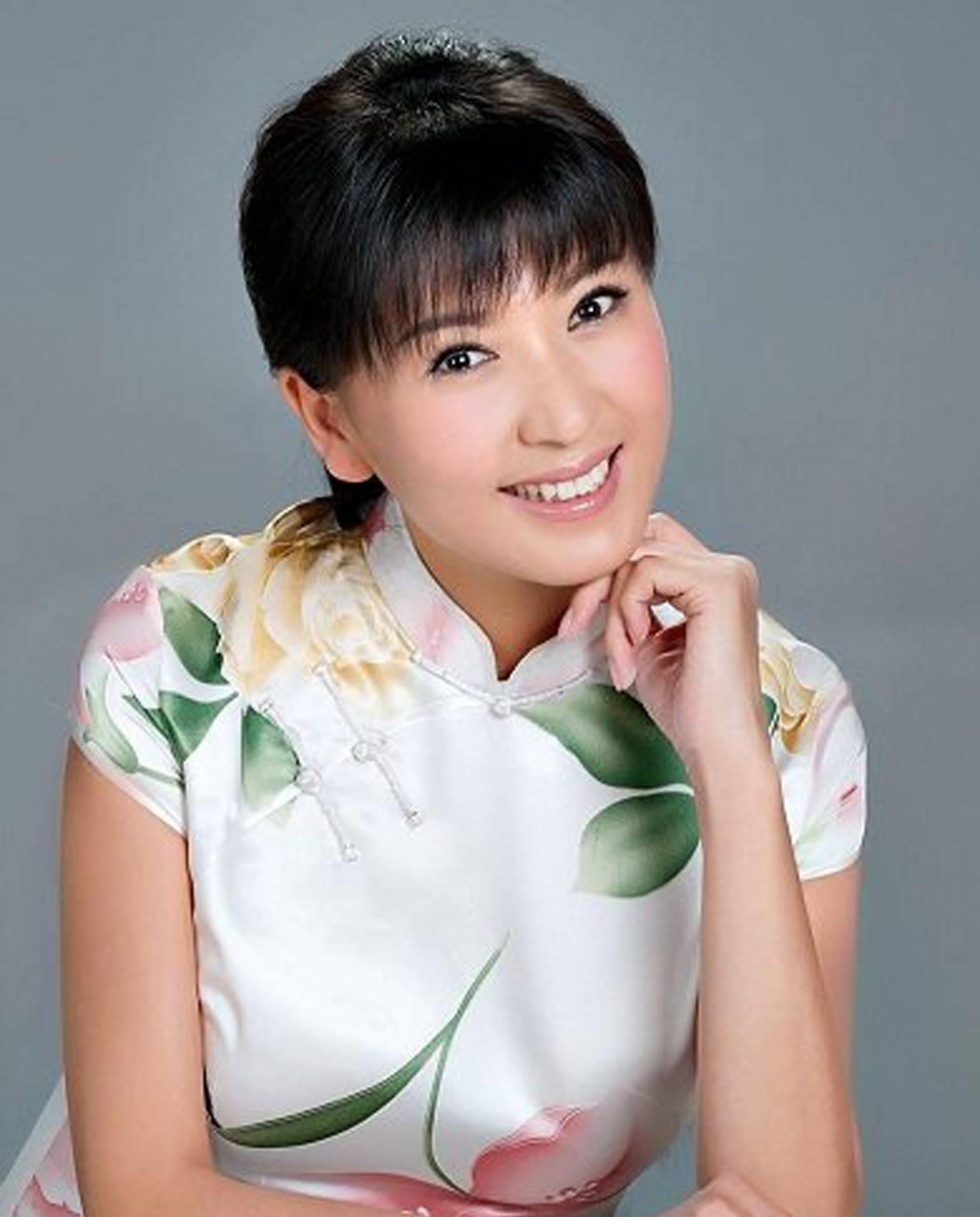 闫学晶:45岁意外怀孕,继女和儿子的一番话让她老泪纵横 闫学晶是一位