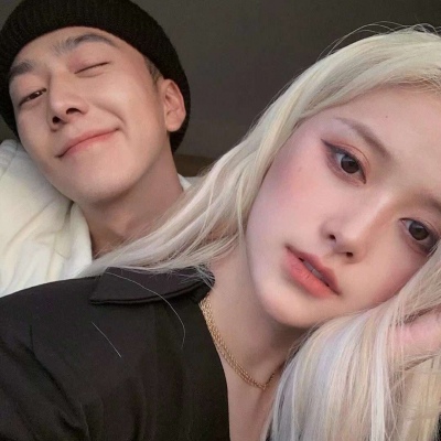 2020最潮情头真人高清潮流情头像情侣双人两张图片