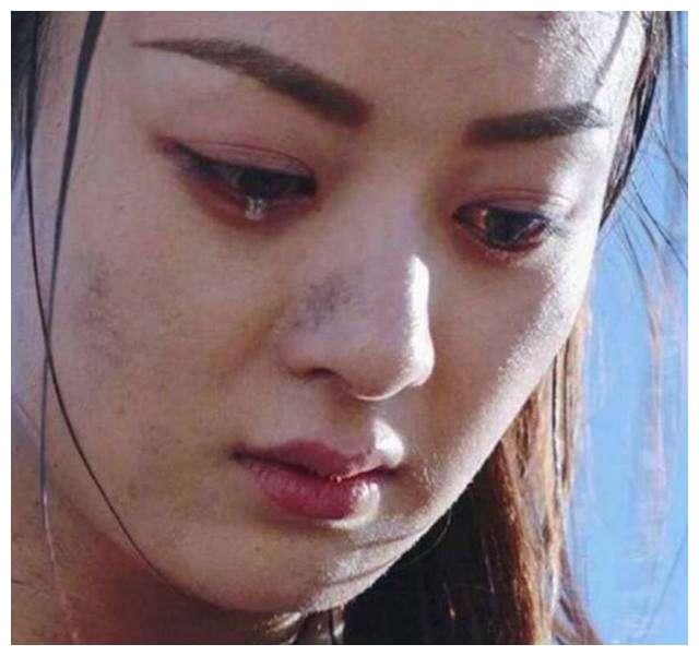 在电视剧《楚乔传》中,淳儿公主跪地求燕洵,不要造反