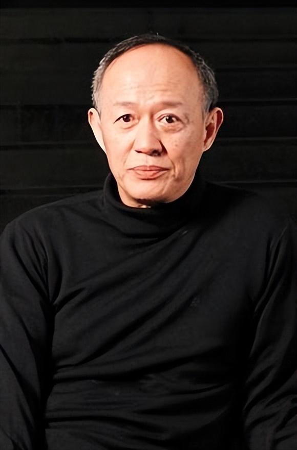 作为一位演员,他在七十岁高龄才真正崭露头角,用自己的故事告诉人们