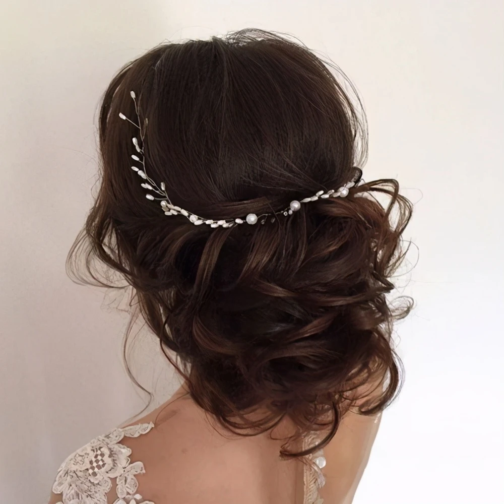 即使你的头发是中等密度的,它们也能带来你的盘发显得格外蓬松.