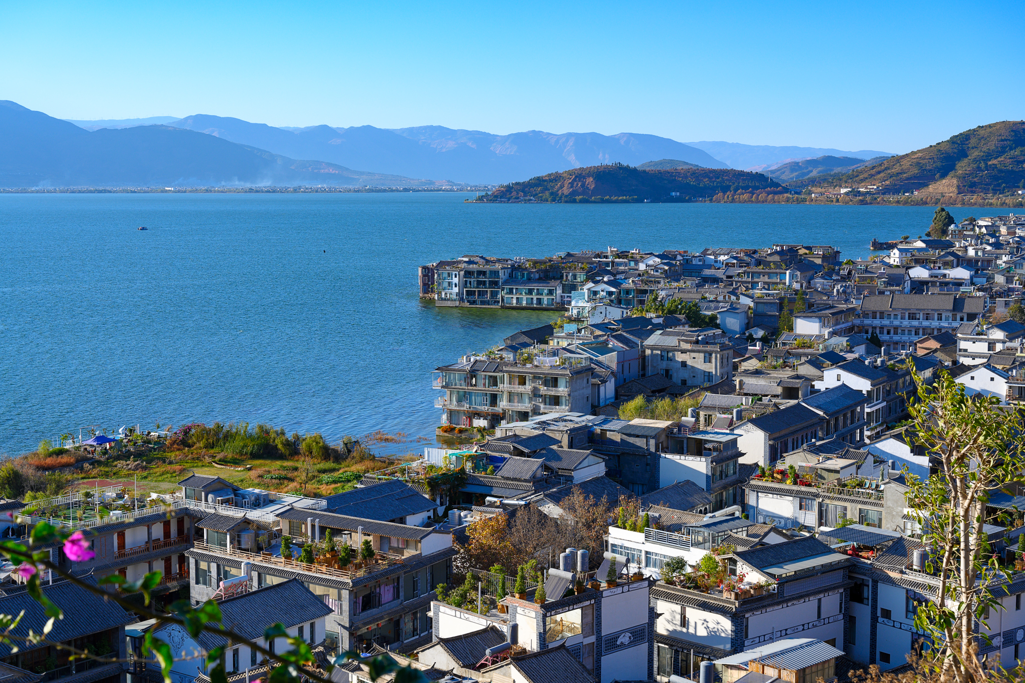 大理洱海和三塔崇圣寺风光