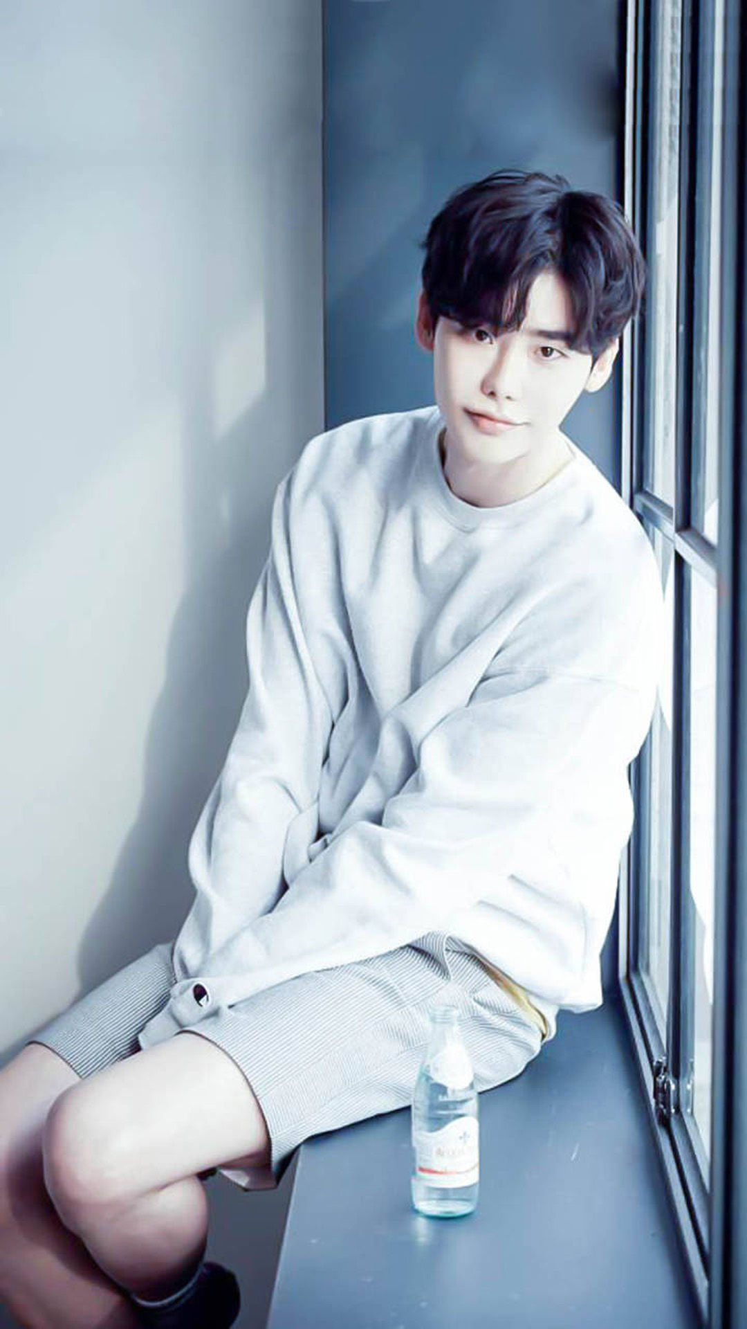 李钟硕帅气养眼居家写真手机壁纸