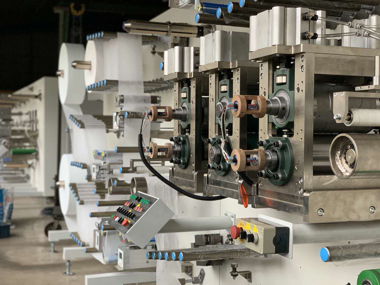 kn95口罩机全自动口罩机 n95 五层 高速制片机 每分钟500-700片