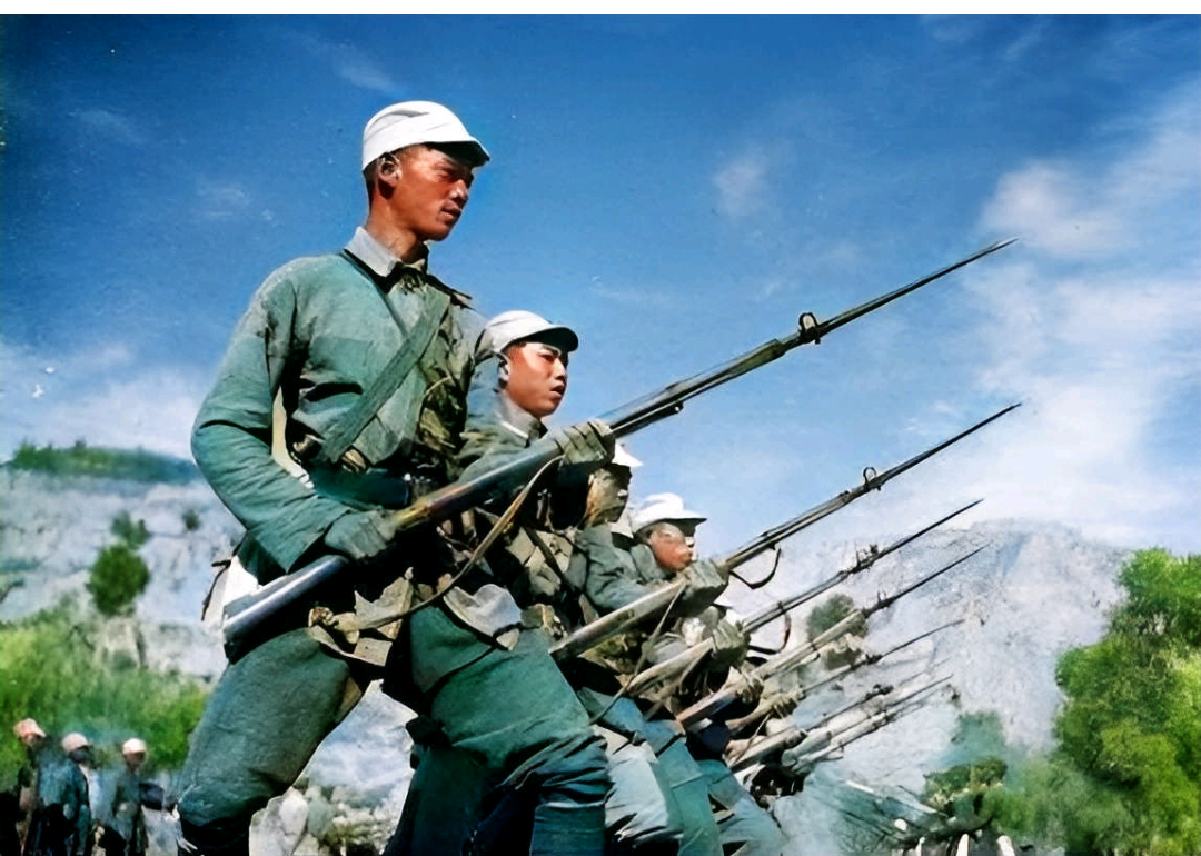 1942年的一次战斗中,340名八路军战士不幸被俘,落入日寇的手中,难以生