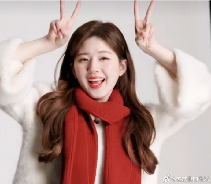 赵露思情人节脸蛋比心随拍怎么这么会拍吧露思情人节快乐