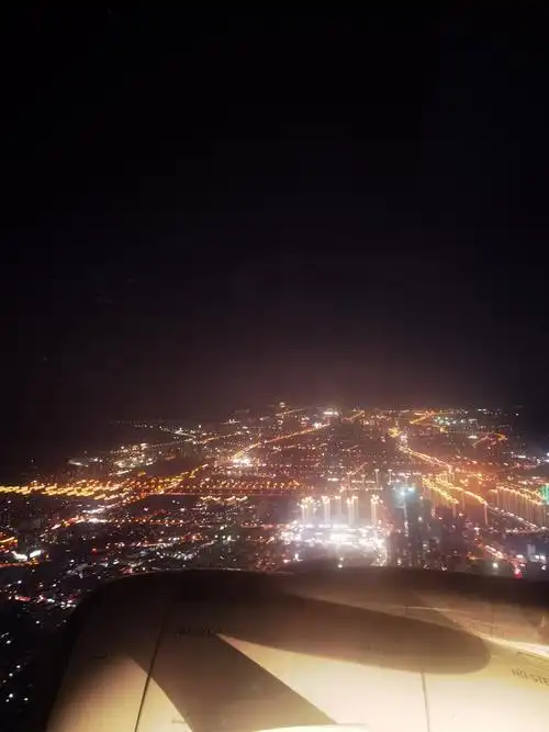 飞机上拍青岛夜景