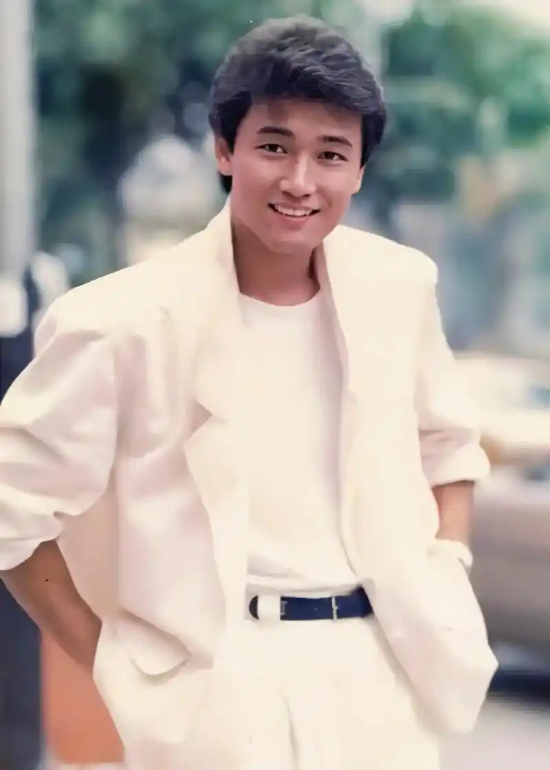 苗侨伟.1958年6月18日出生于浙江省舟山市,5岁时移居香 - 抖音