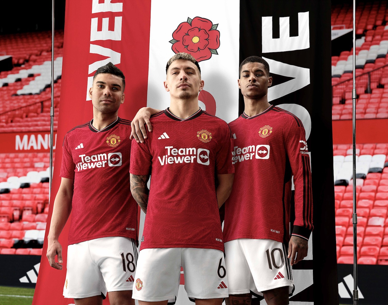 曼联新赛季主场球衣延续红色主色设计,正面有兰开斯特红玫瑰纹. .