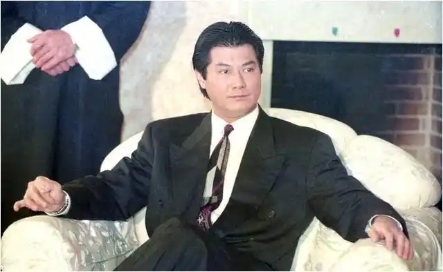 妻子父亲是台湾黑帮元老,连邓光荣都怕,难怪郑少秋30年服服帖帖